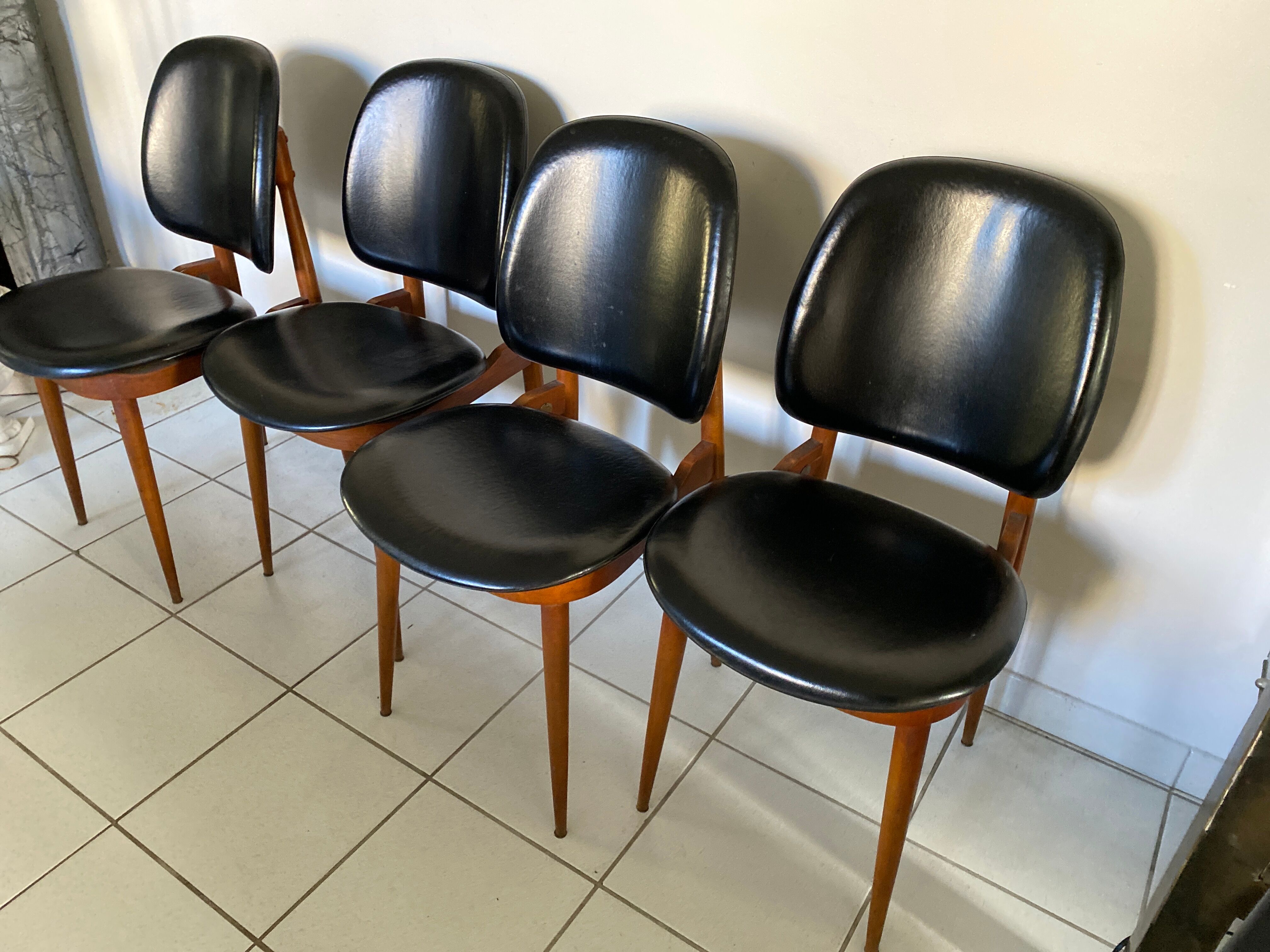 suite of 4 chairs from the 60s, "pegasus" model, from Baumann.