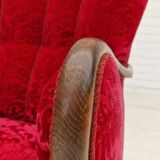 Années 1960, design danois, fauteuil en tissu rouge cerise, très bon état d’origine.