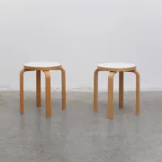 Paire de tabourets 'E60' par Alvar Aalto pour Artek, 1933