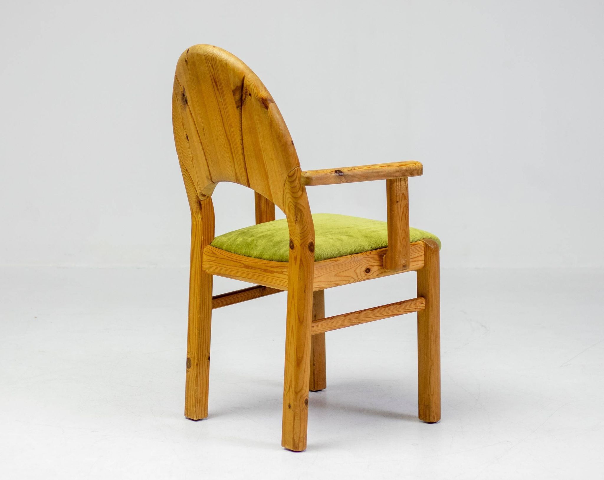 The Modern Scandinavian Oregon Pine Mid-Modern Dining Set - 4 Accent Chairs and 2 Armchairs