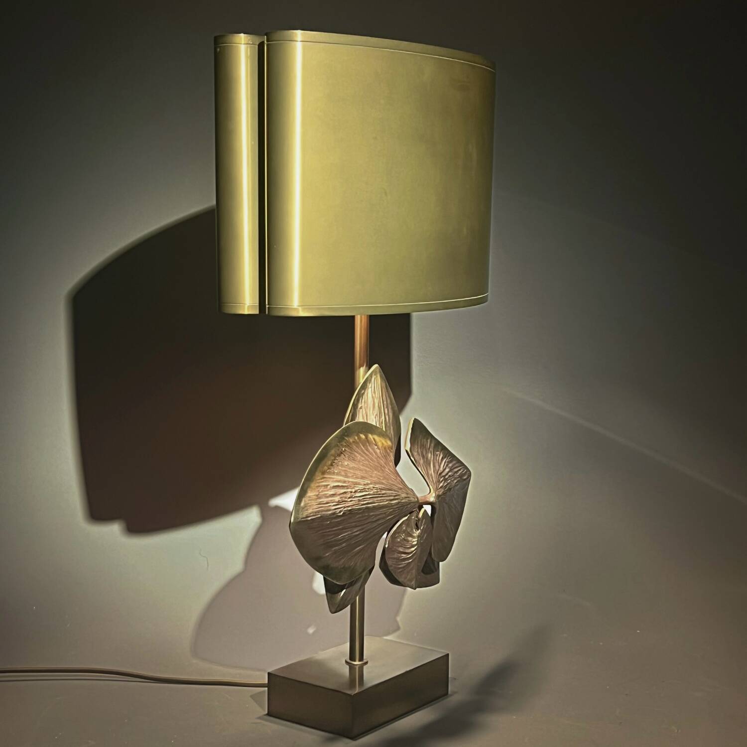 Charles Orchid lamp in bronze