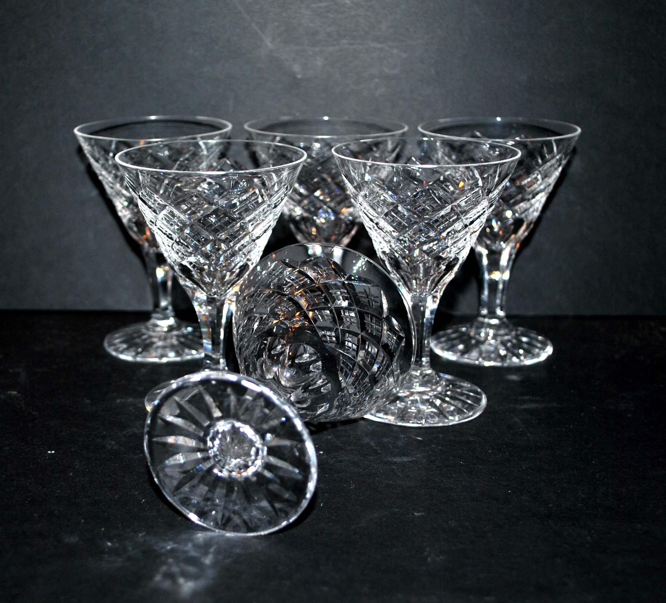 Series of 6 glasses with flared head in cut crystal