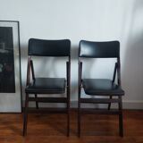 Set of 2 vintage folding chairs
