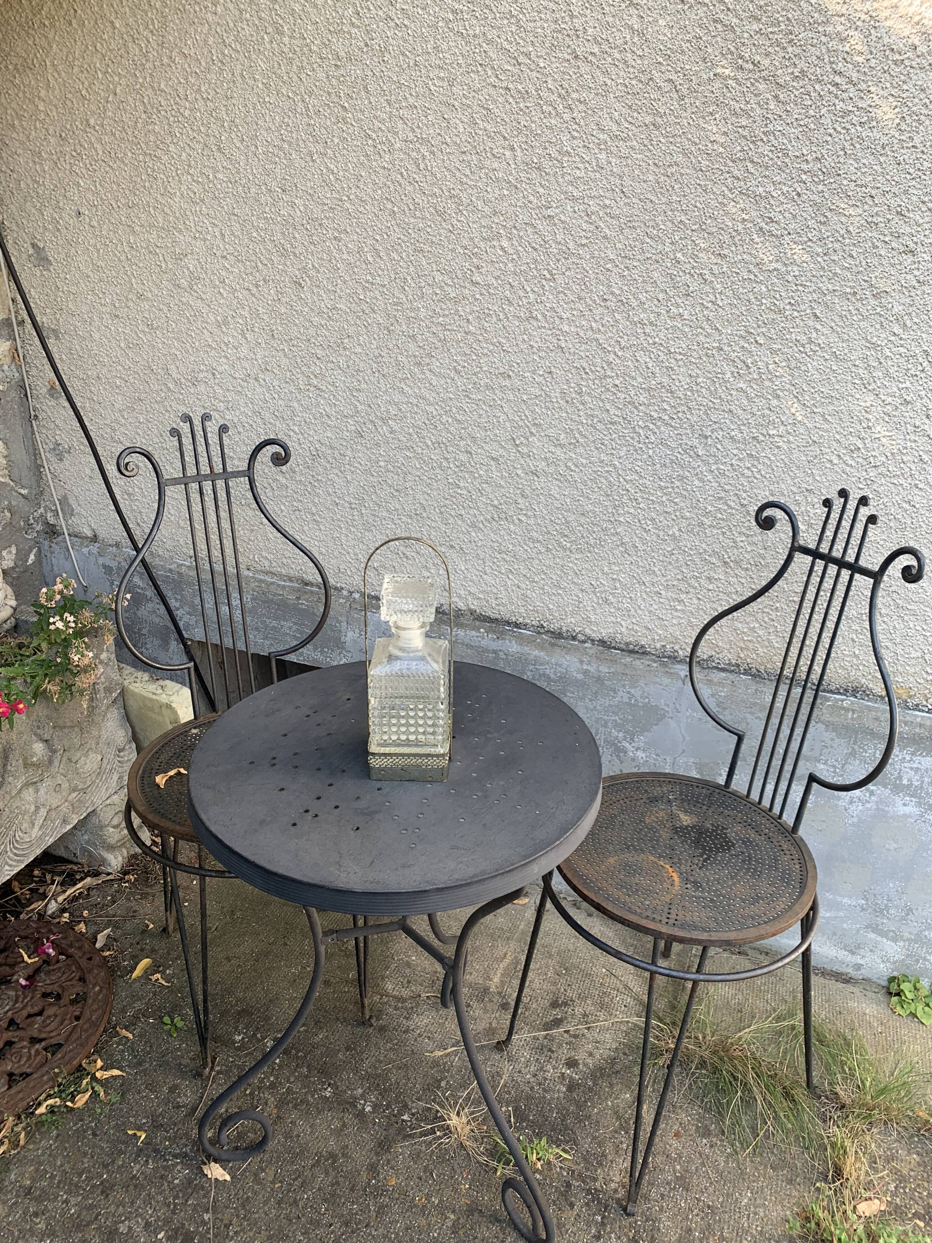 Carafe à whisky en verre et son serviteur en métal de couleur argent vintage