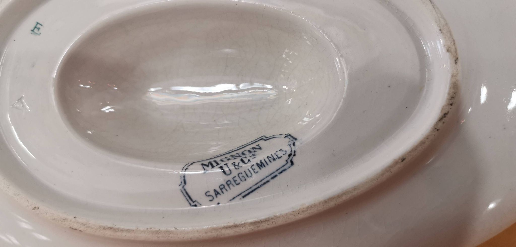 Gravy boat on foot in blue/green iron clay model "Mignon", H & Cie Sarreguemines