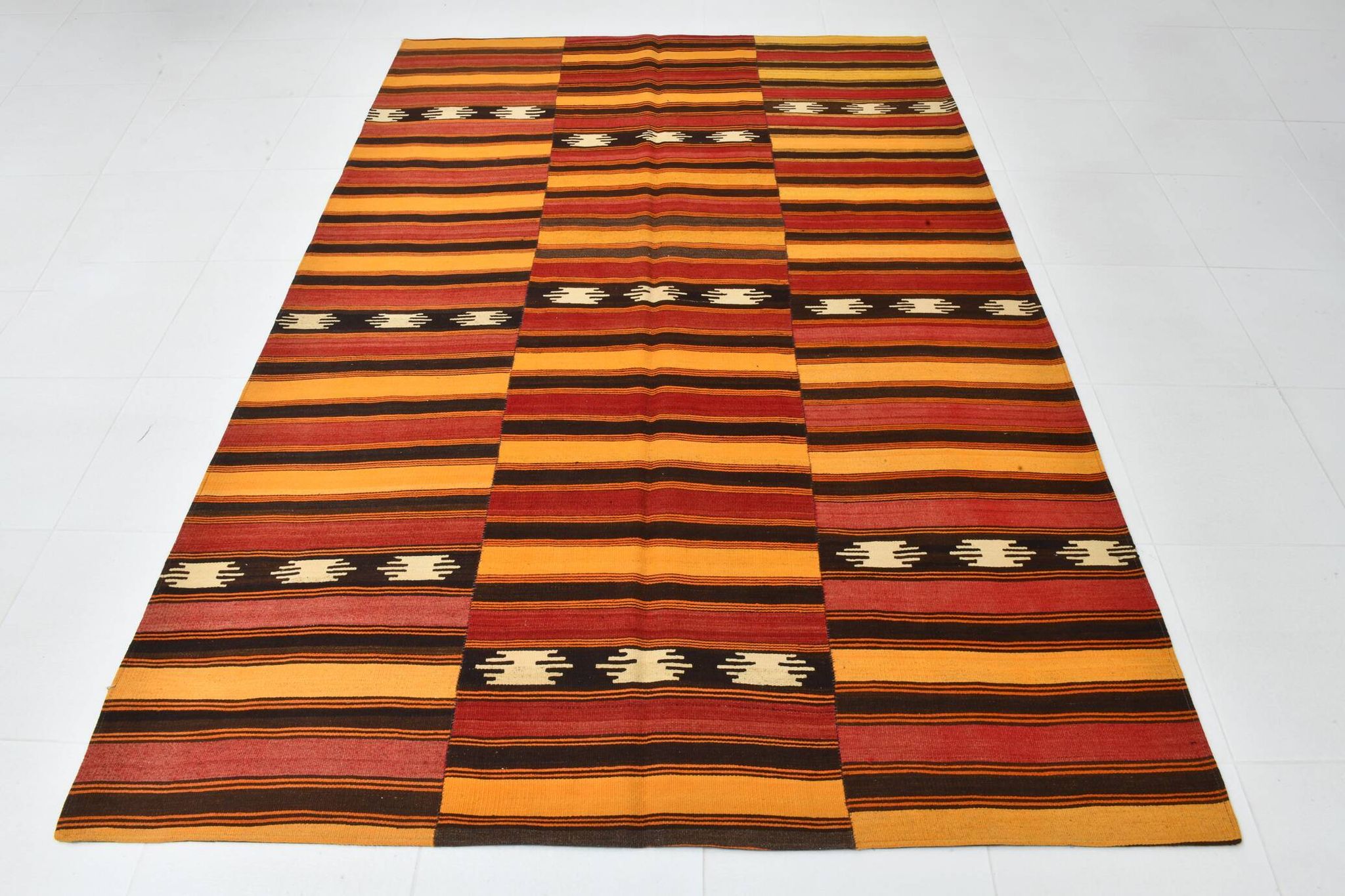 Tapis kilim ethnique turc rouge et orange, 173 x 225 cm