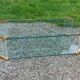 Table basse design des années 70 en verre plexi métal doré