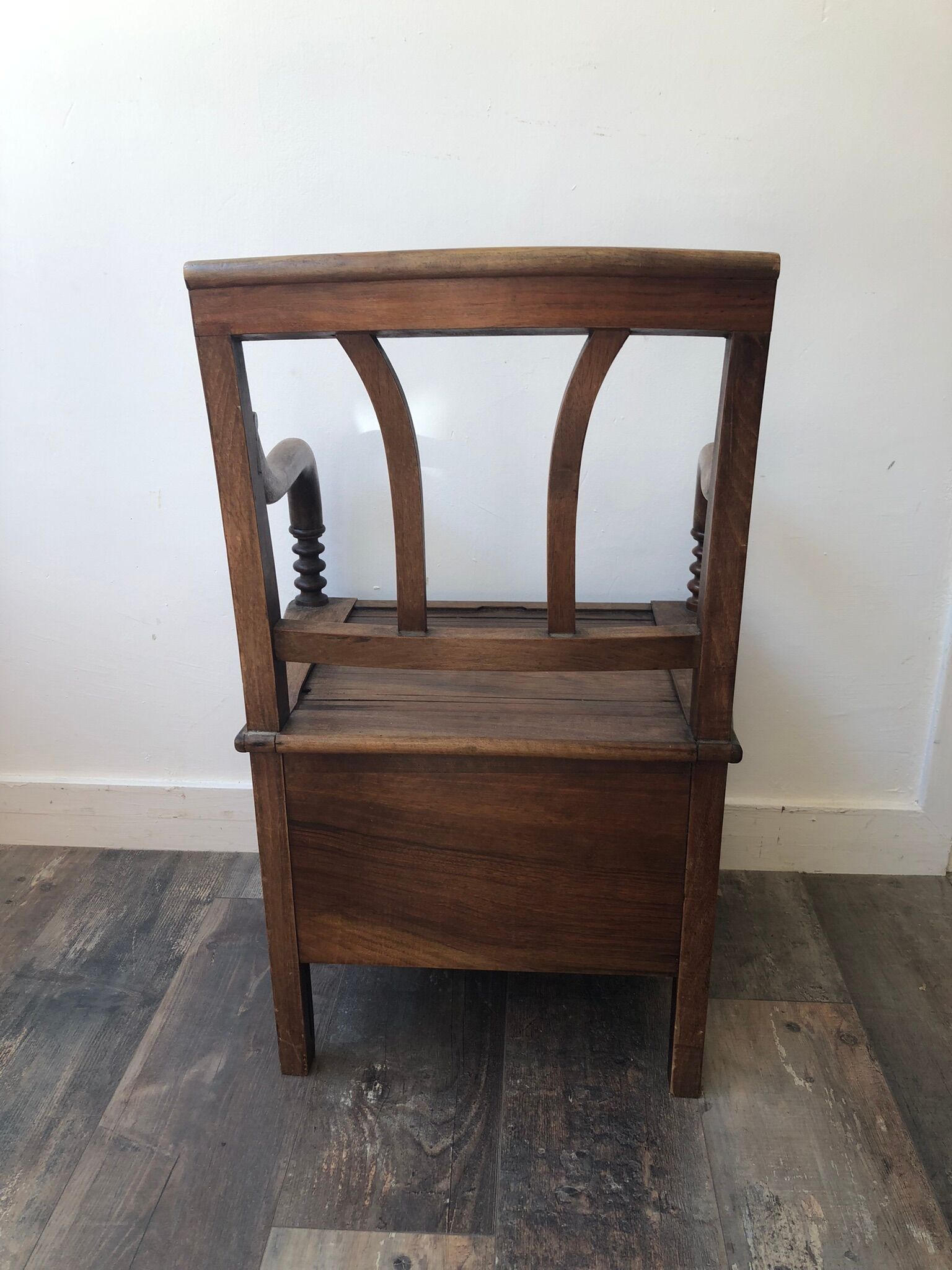 Pierced chair XIX in walnut