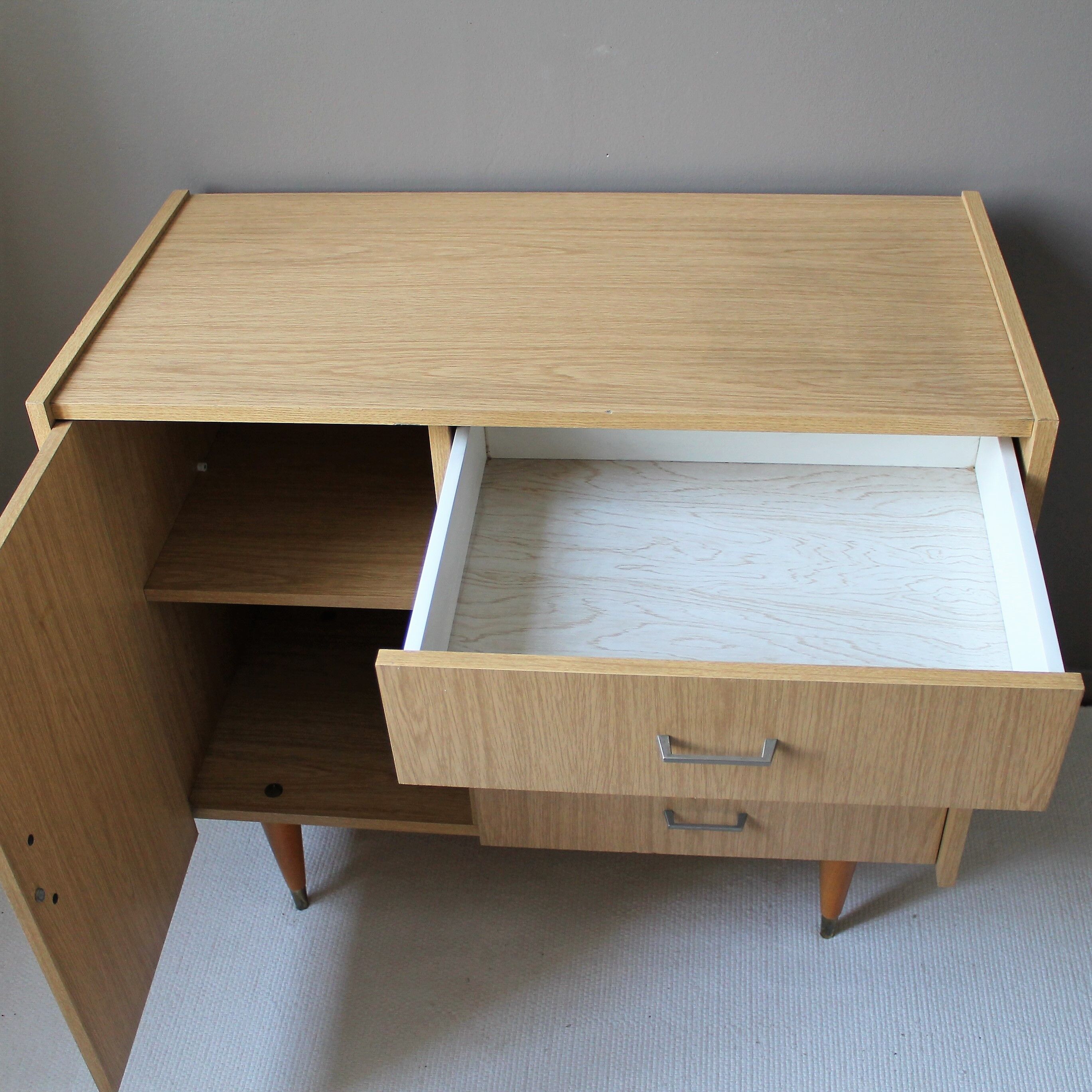 Low buffet vinatge formica fake wood