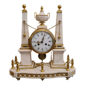 White marble clock and gilded bronzes, Louis XVI era