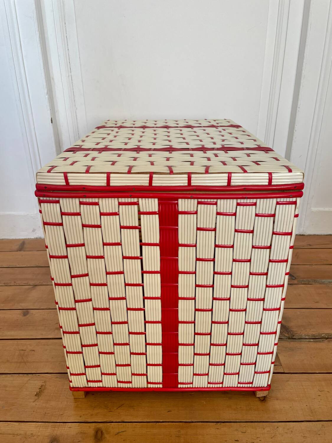 Vintage scoubidou storage chest 1960