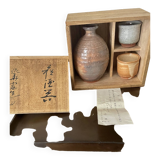 Sake bottle, its two cups and its original signed box