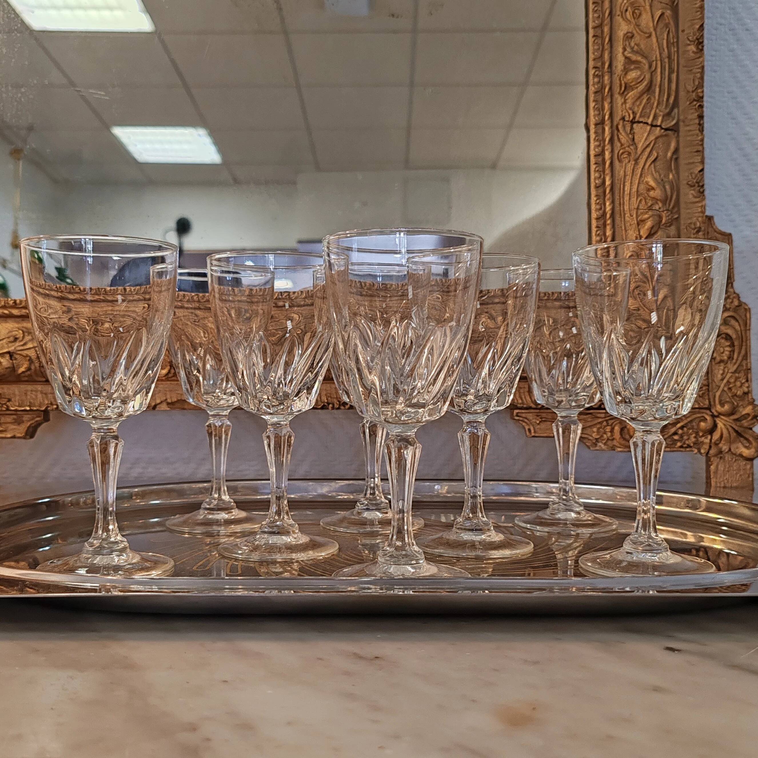 Set of eight stemmed wine glasses
