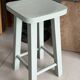 Tabouret bois massif vert amande 