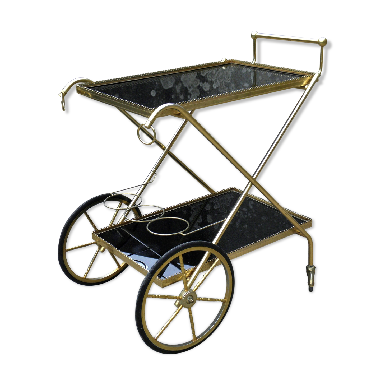 Rolling dessert in gold metal