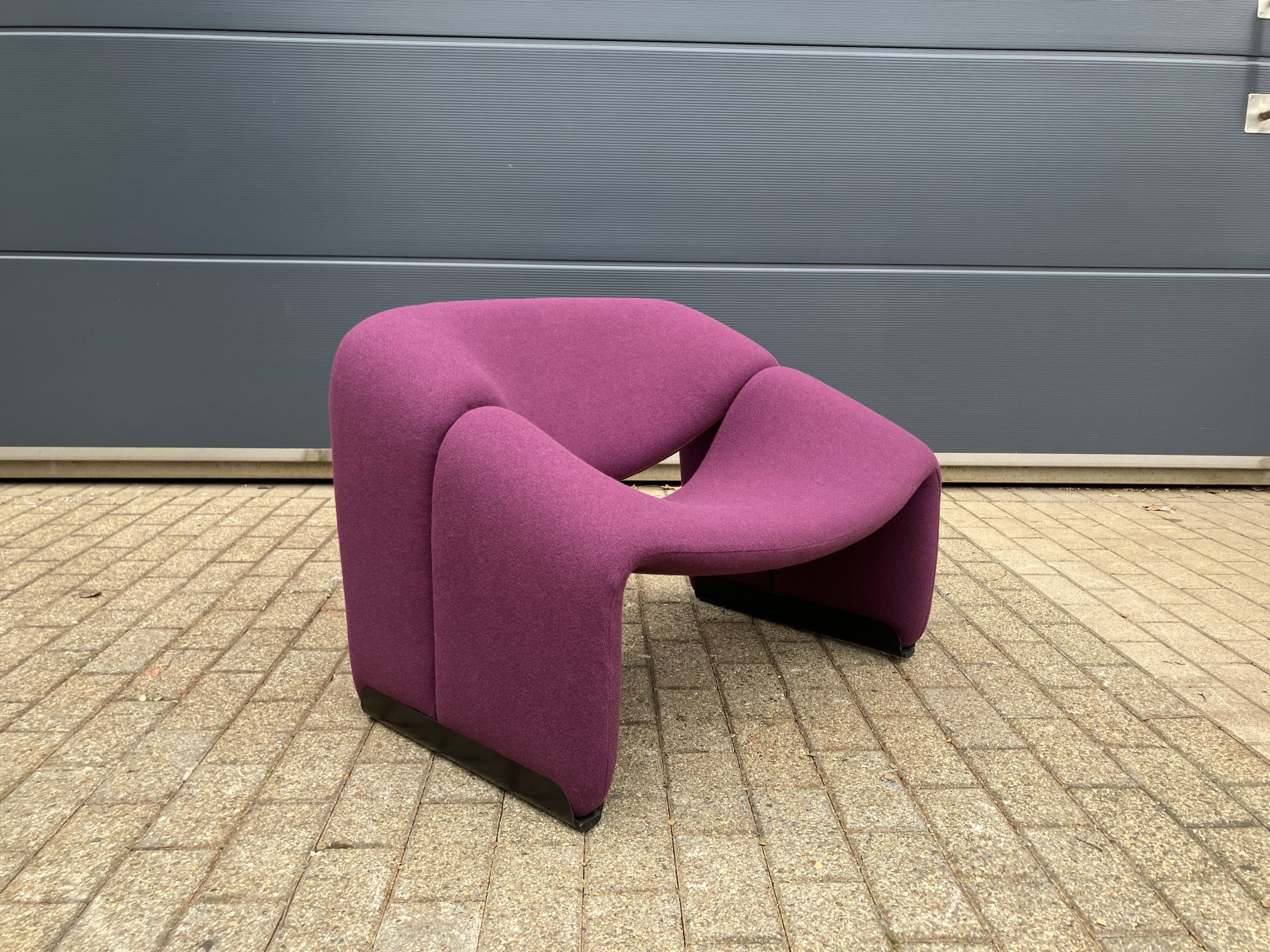 2x Artifort Groovy F598 by Pierre Paulin, Violet, original