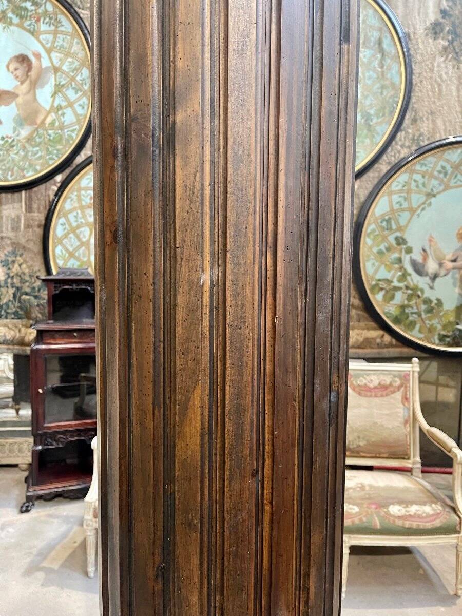 Louis XVI style column in carved wood from the late 19th century, 2.27 metres in height.