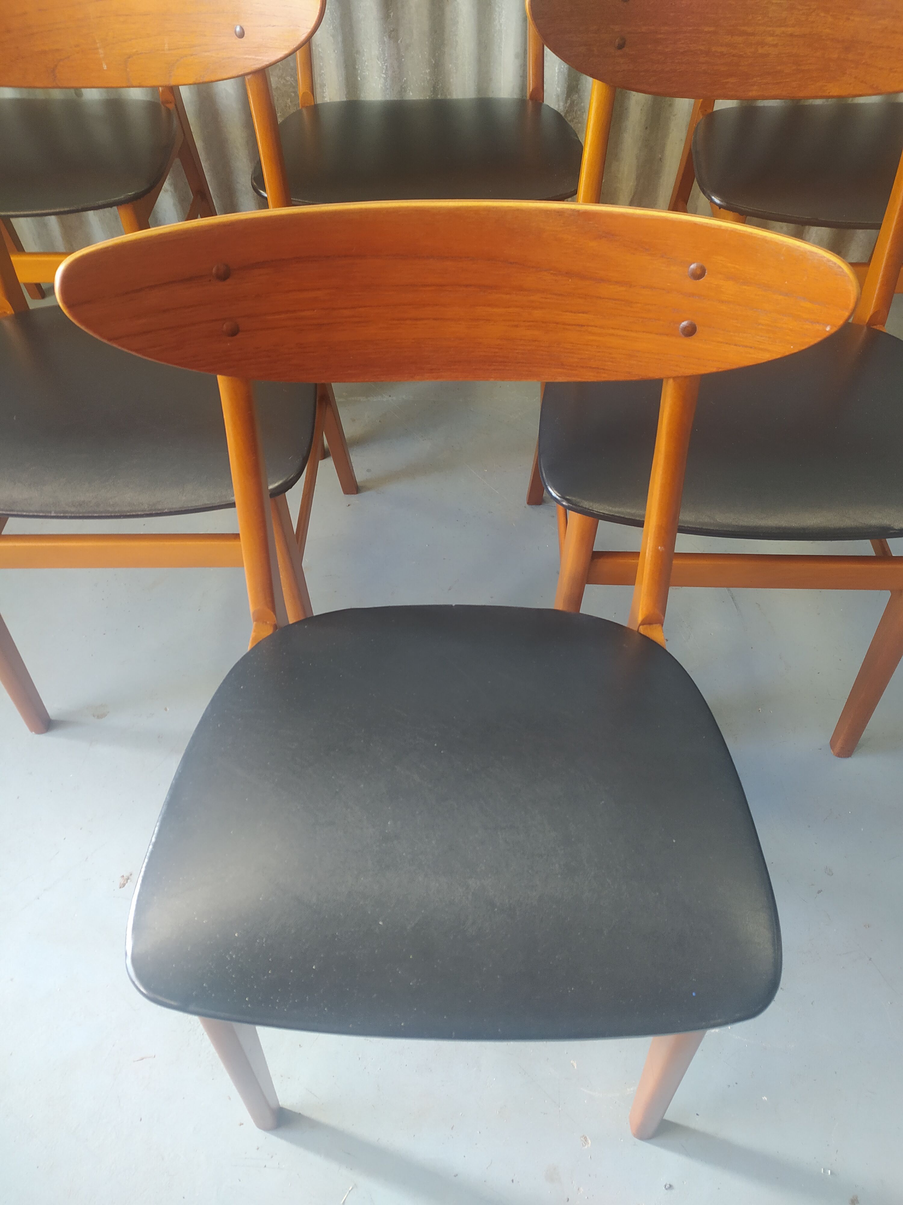 Suite de 6 chaises n°210 en teck Farstrup Mobel