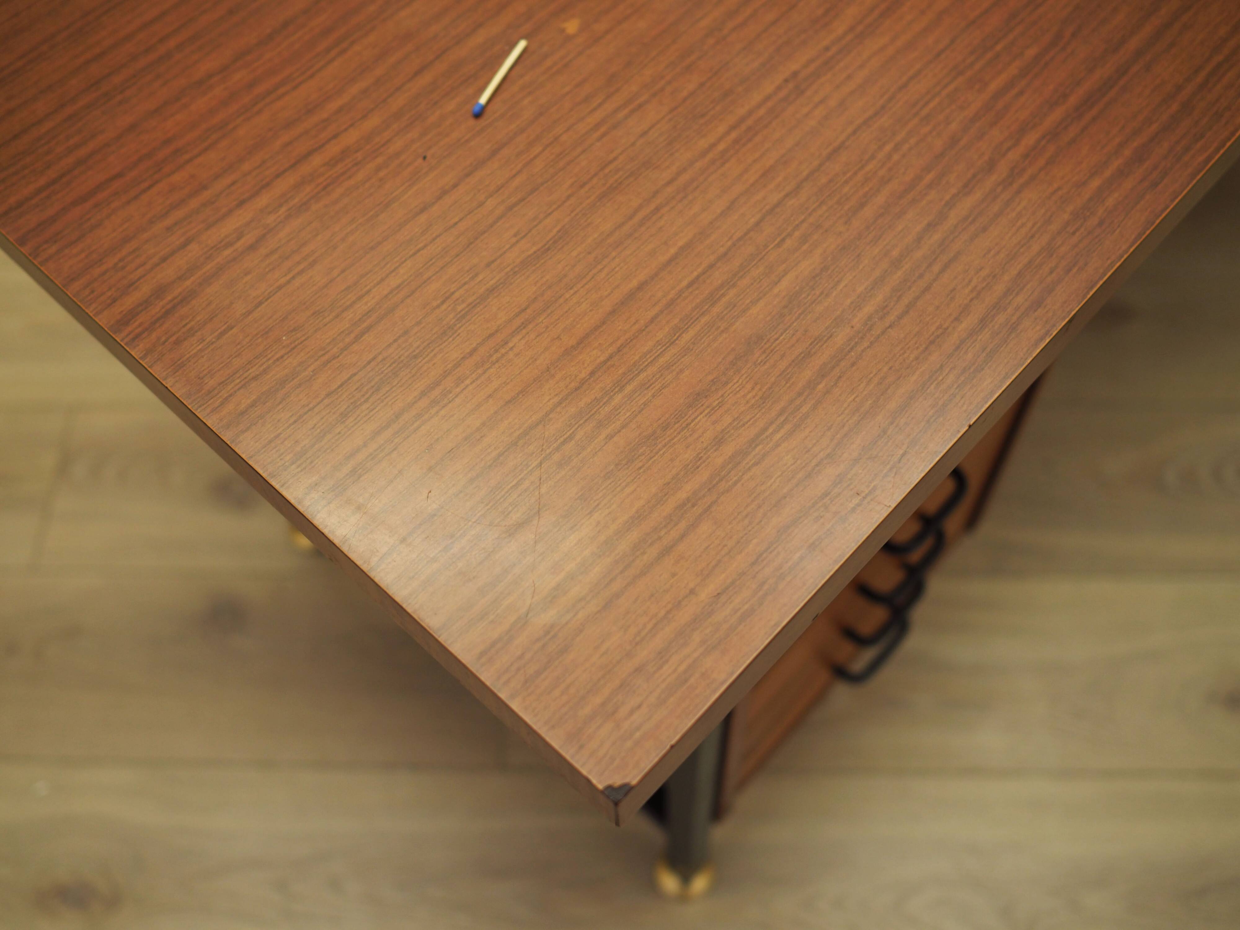 Bureau en acajou, design italien, années 1970, production : Italie