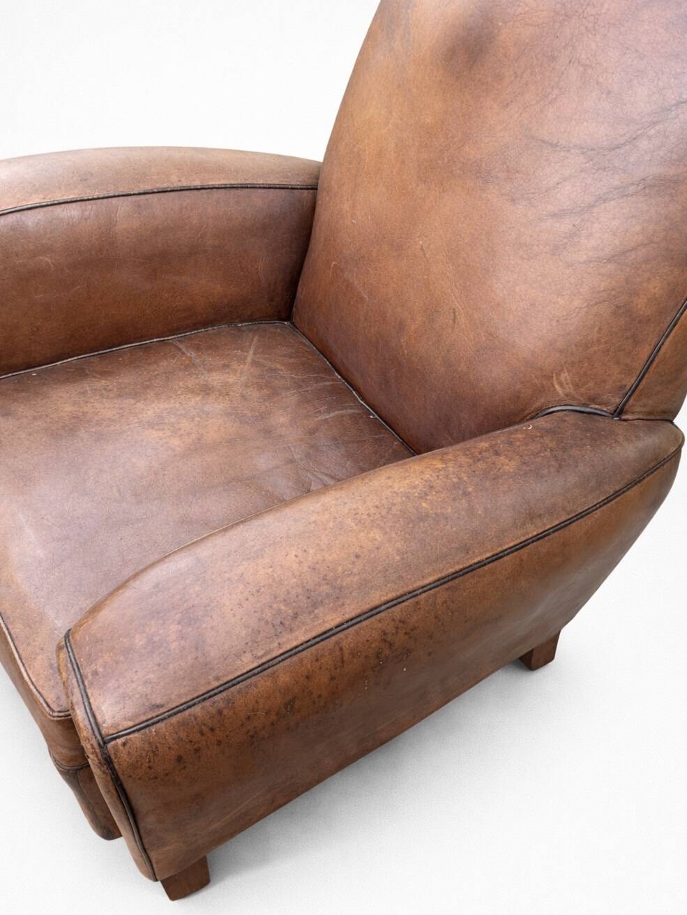 Pair of leather club armchairs – Mid-20th century