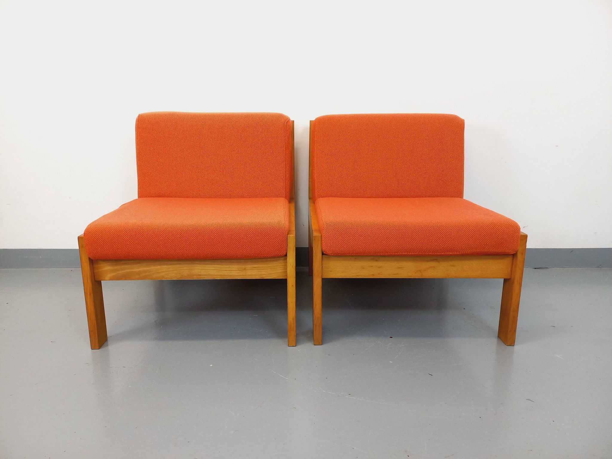 Set of 2 vintage Baumann armchairs in orange fabric and wood from the 80s