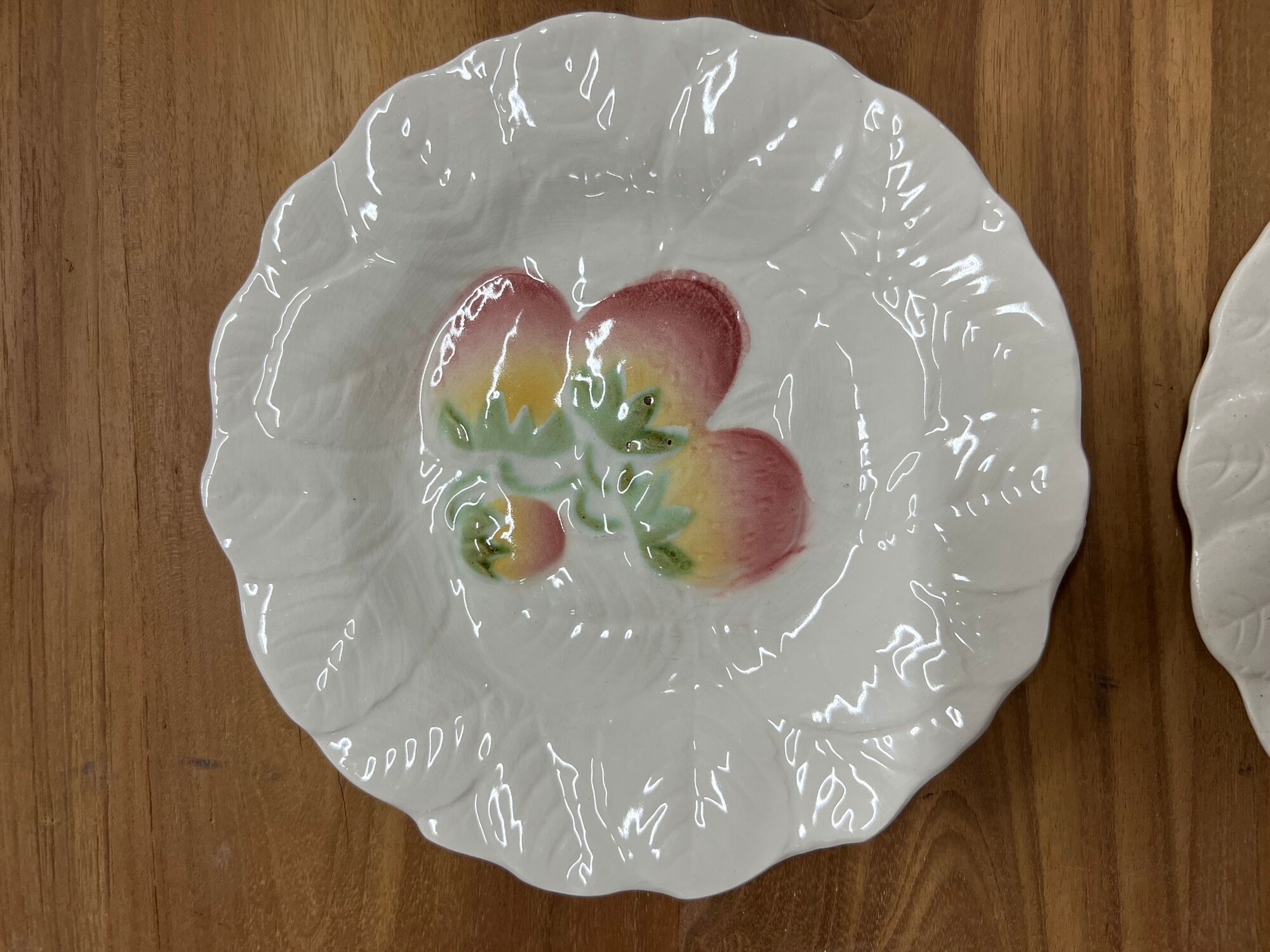 Set of 10 plates decorated with Sarreguemines porcelain fruit