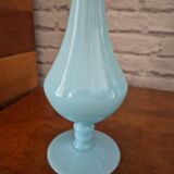 Vase en opaline bleu ciel vintage