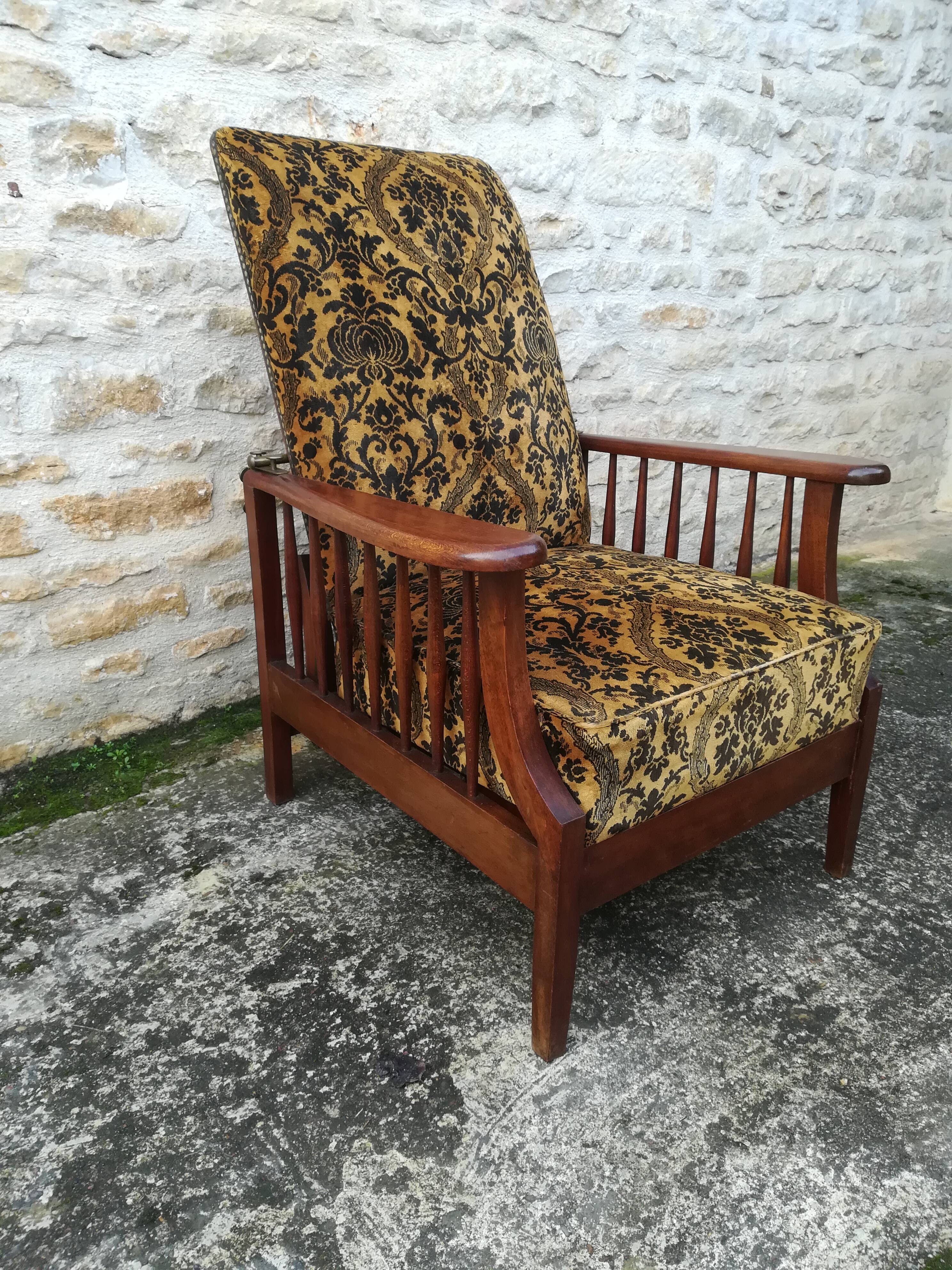 Morris armchair retractable footrest