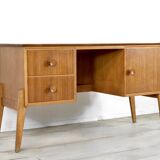 Petit bureau/commode en teck du milieu du siècle par Meredew. Style danois moderne et vintage.