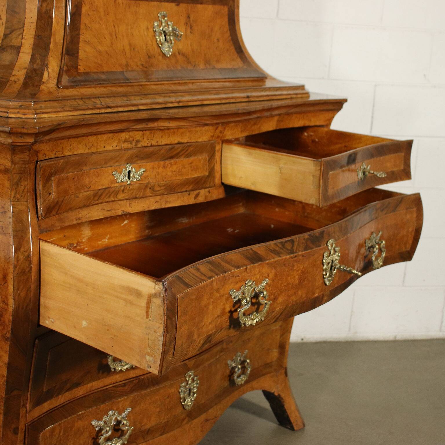 Baroque commode in maple, poplar and bronze, Emilia, Italy, 1700