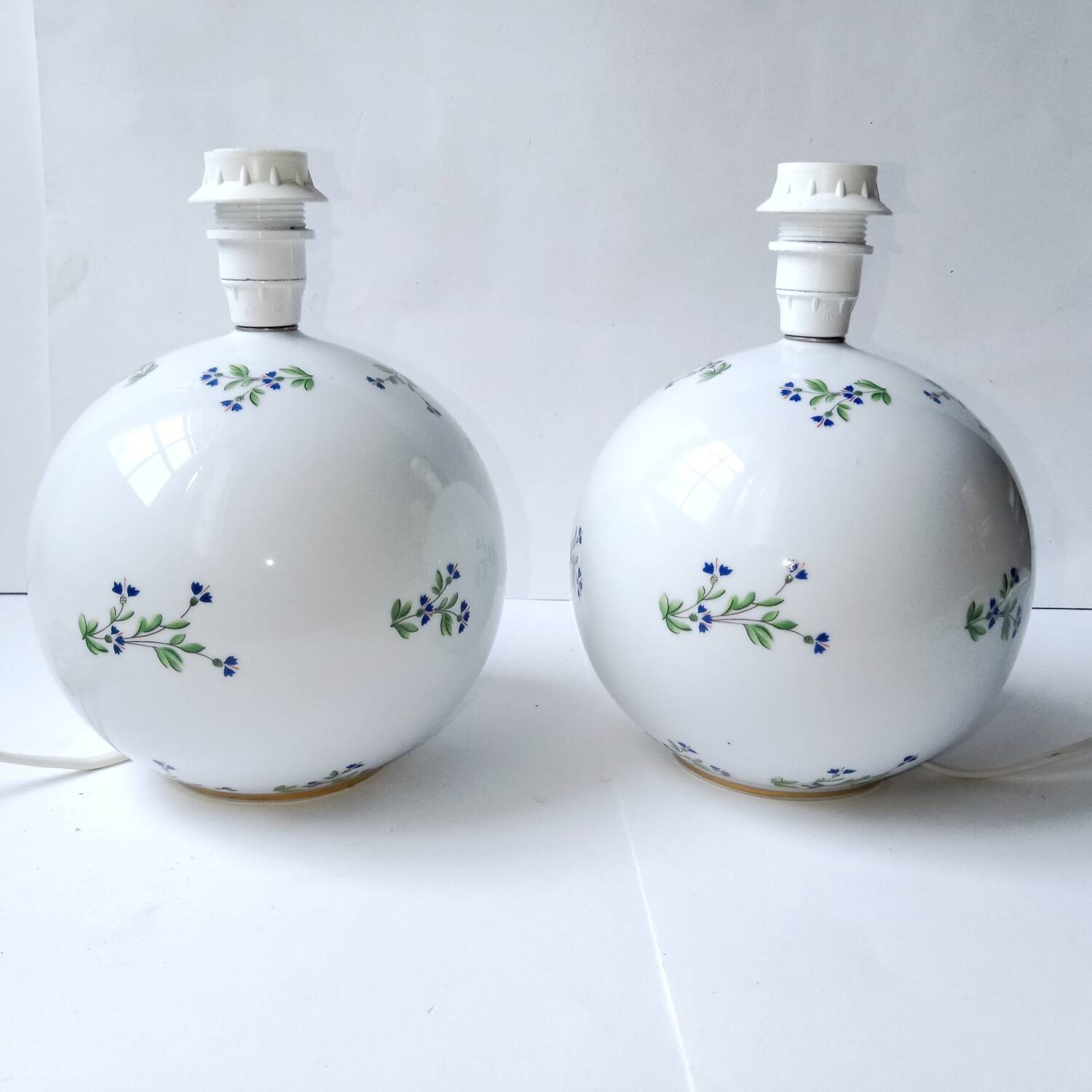 Pair of Royal Lily Aux Barbeaux Porcelain Ball Lamps