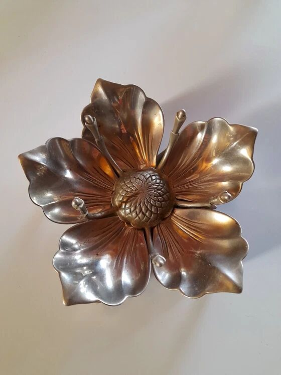 Cendrier fleur en métal argenté 1970