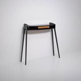 Console italienne en bois laqué noir des années 1950 avec façade de tiroir en laiton