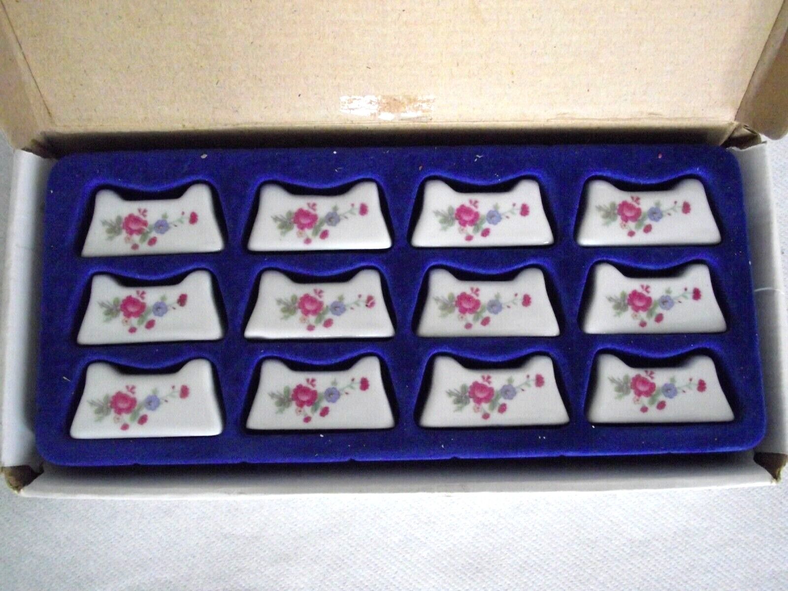 Set of 12 vintage cutlery in French porcelain with a lovely floral decoration 4430