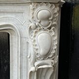 Impressionnante cheminée de style Louis XV en marbre de Carrare vers 1880