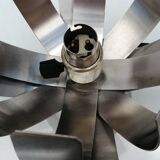Lampe à poser space age en métal chromé figurant une fleur, années 60