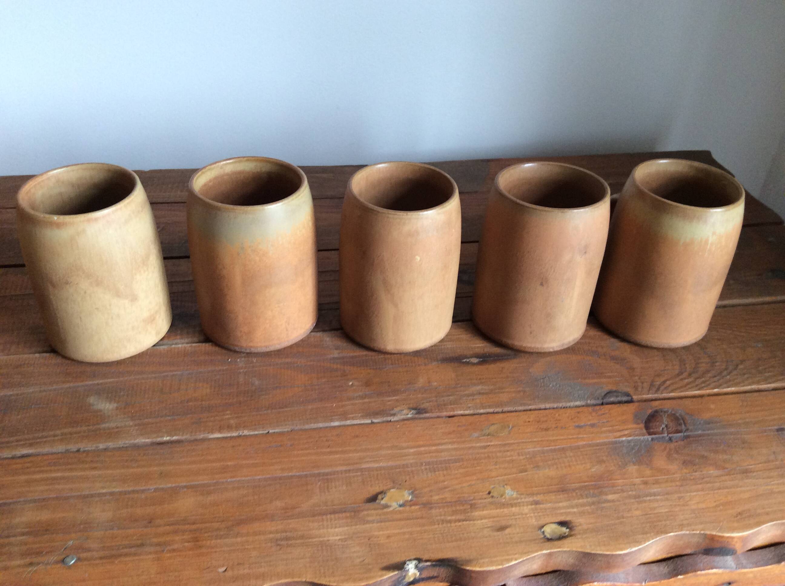 5 stoneware mugs