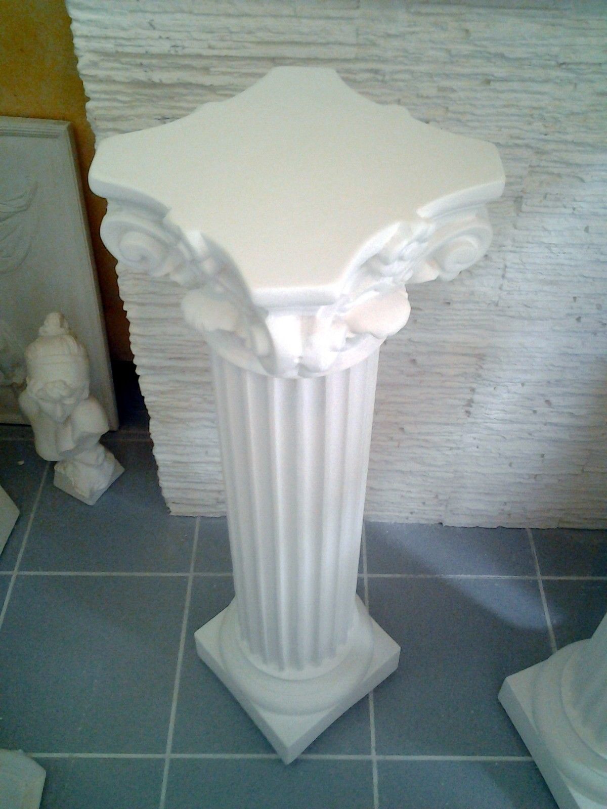 Corinthian column pillar
