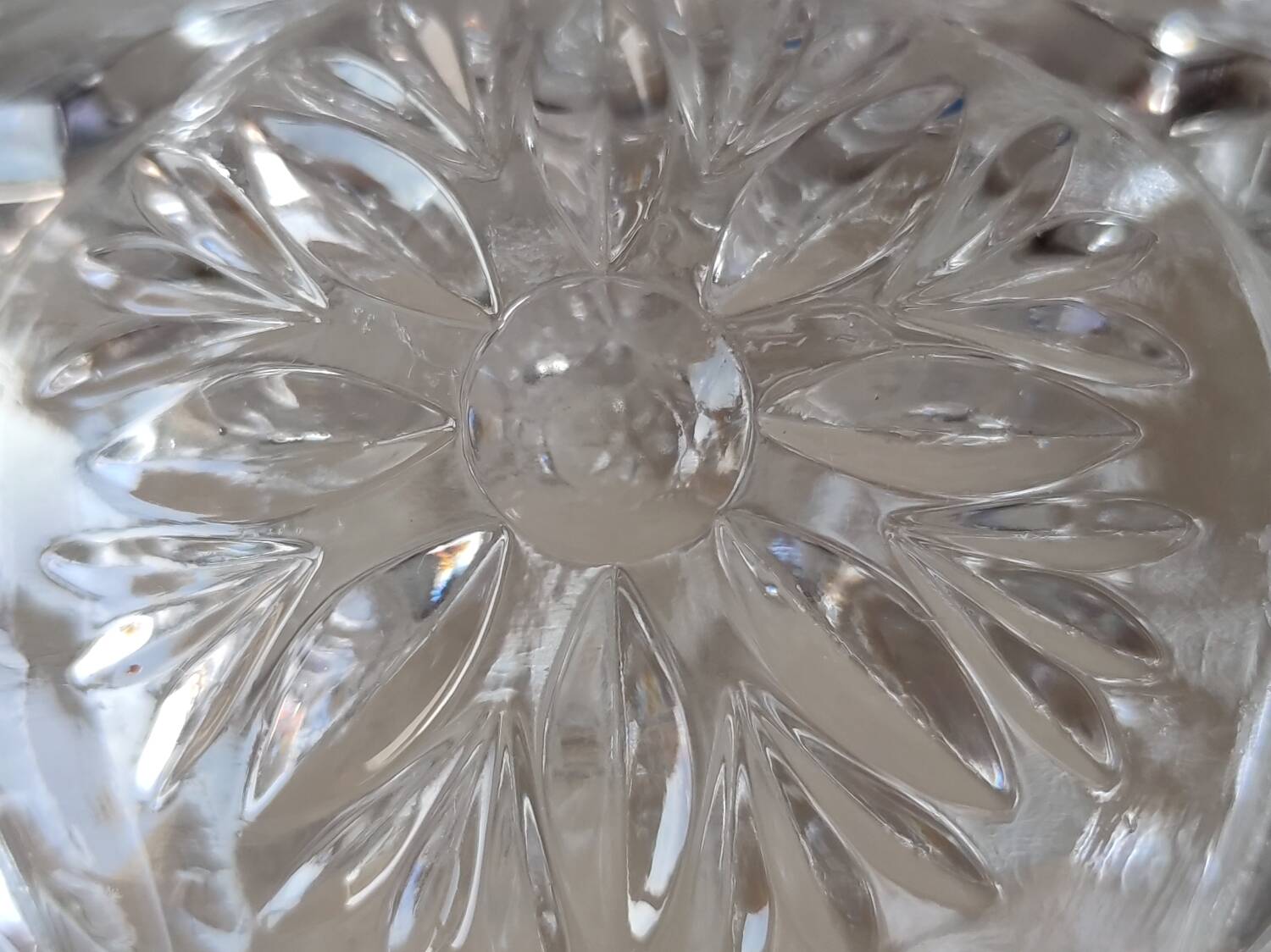 Glass bonbonnière