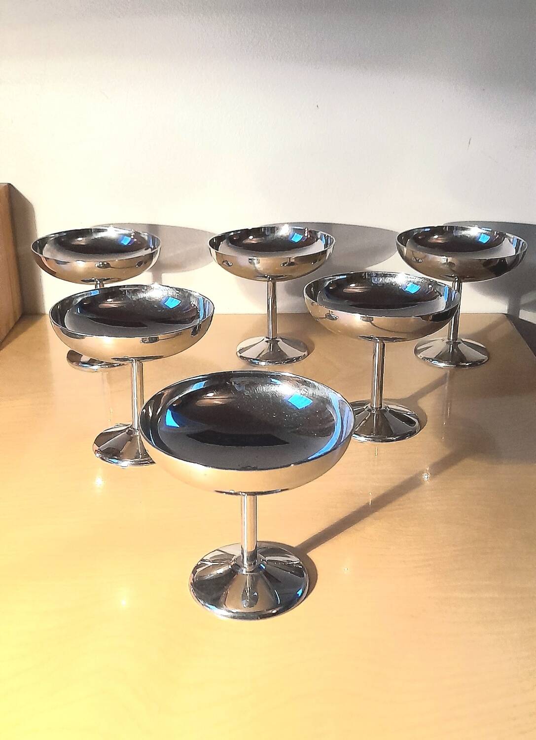 Set of 6 stainless steel ice cream/dessert cups