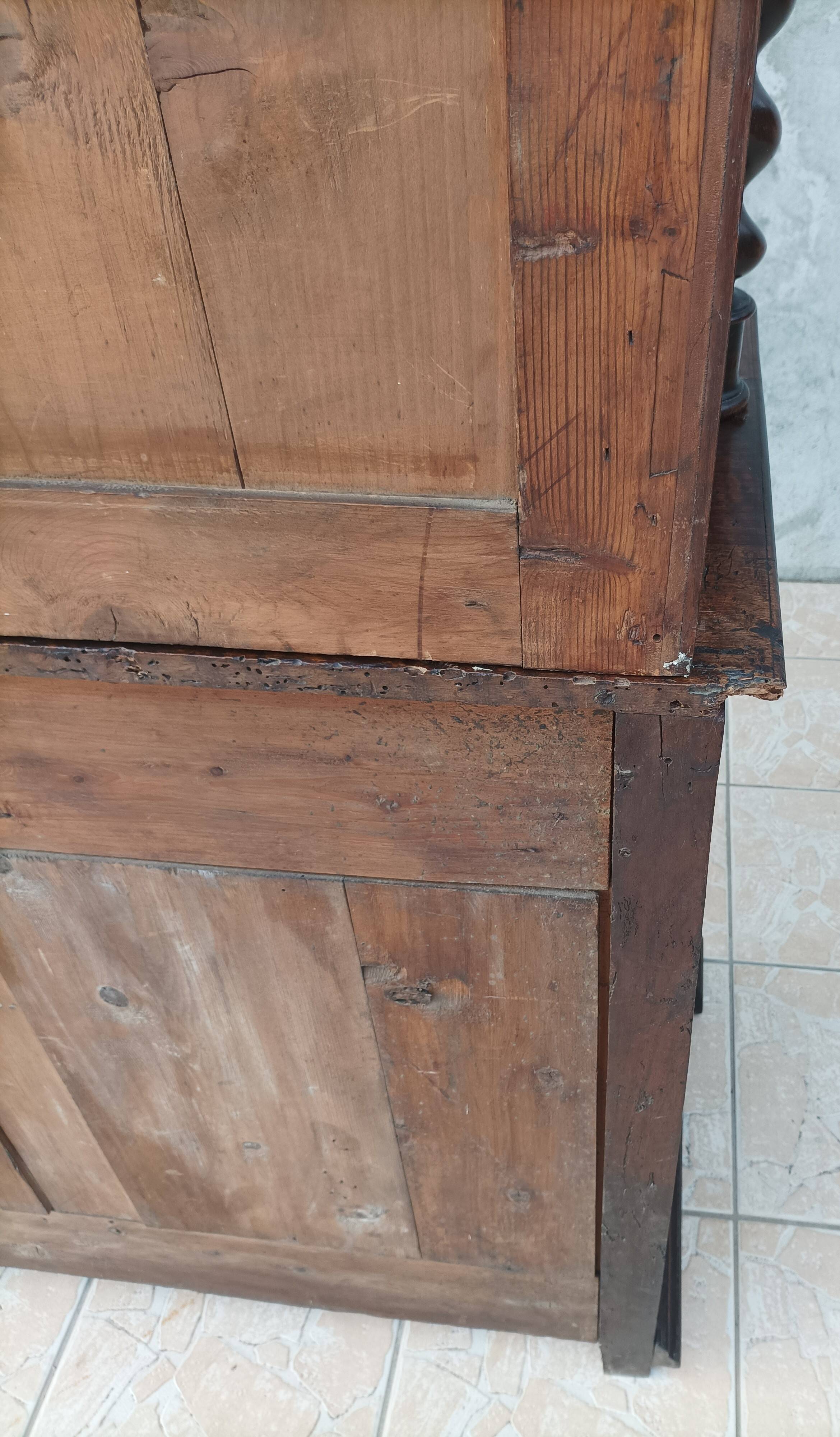 Buffet Louis XIII en noyer