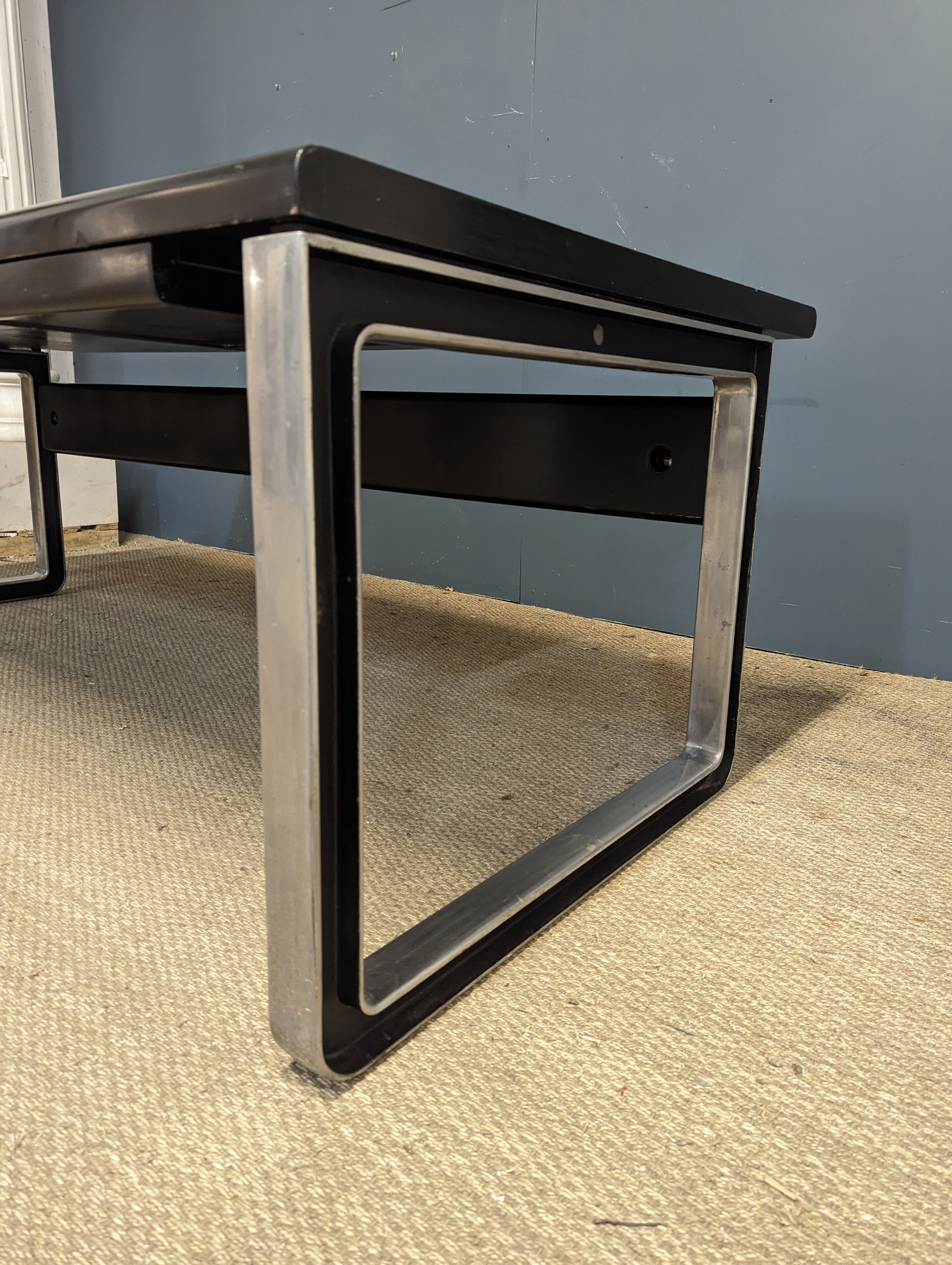Bureau Tecno T333 par Eugenio Gerli et Osvaldo Borsani