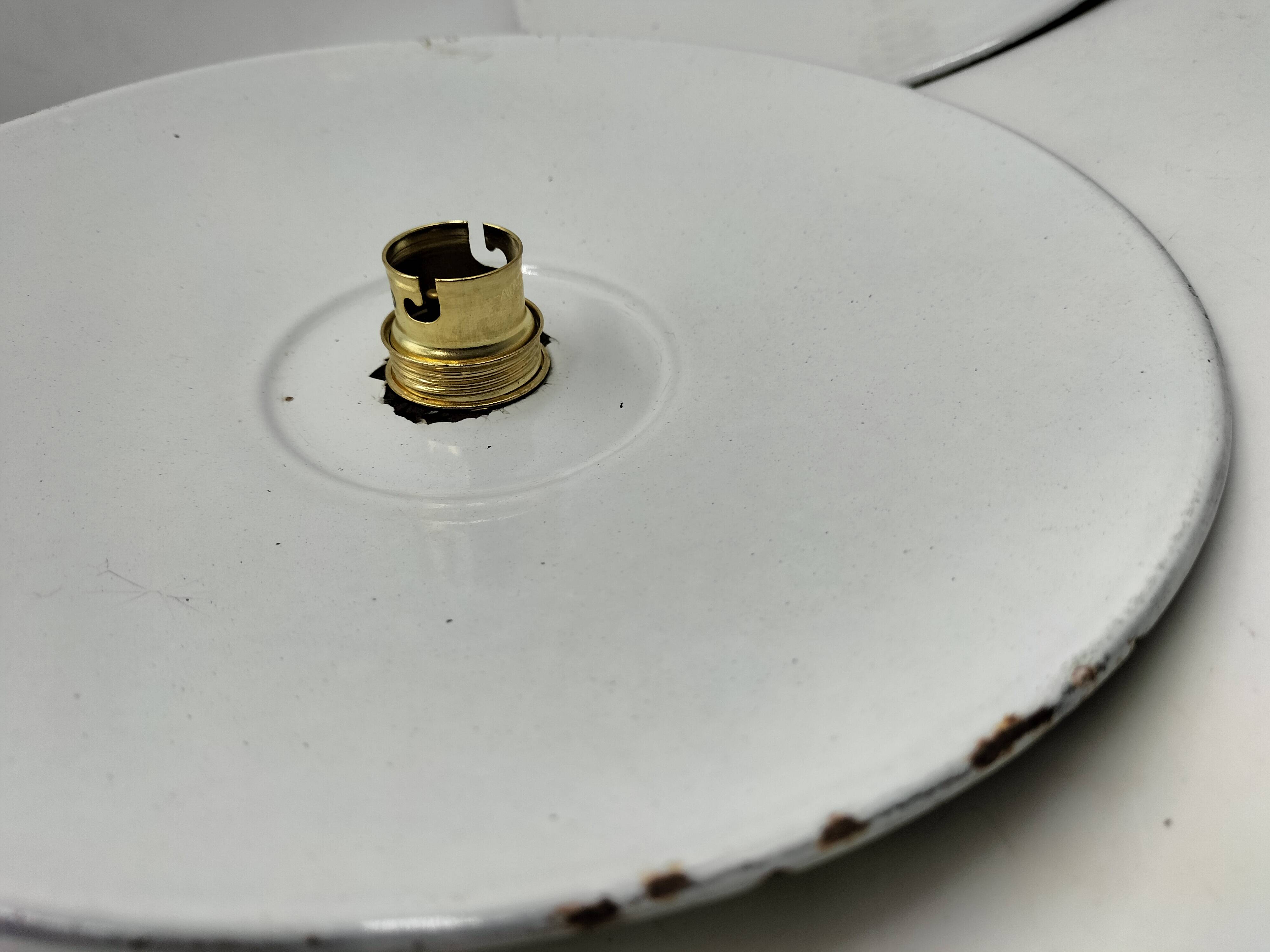 Enamelled sheet metal suspensions