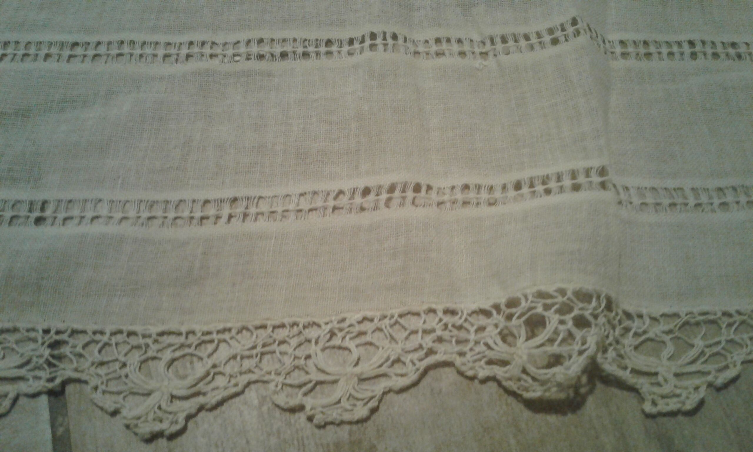 Antique tablecloth .tulle/lace quality 225cmx225cm .n°48