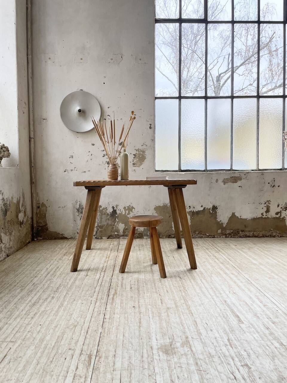 Table brutaliste savoyarde en chêne