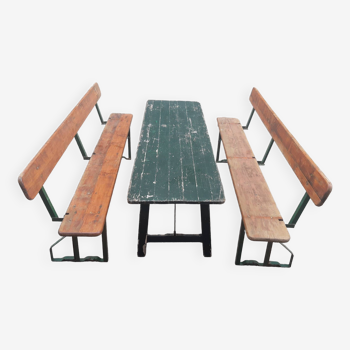 Foldable brasserie table and benches
