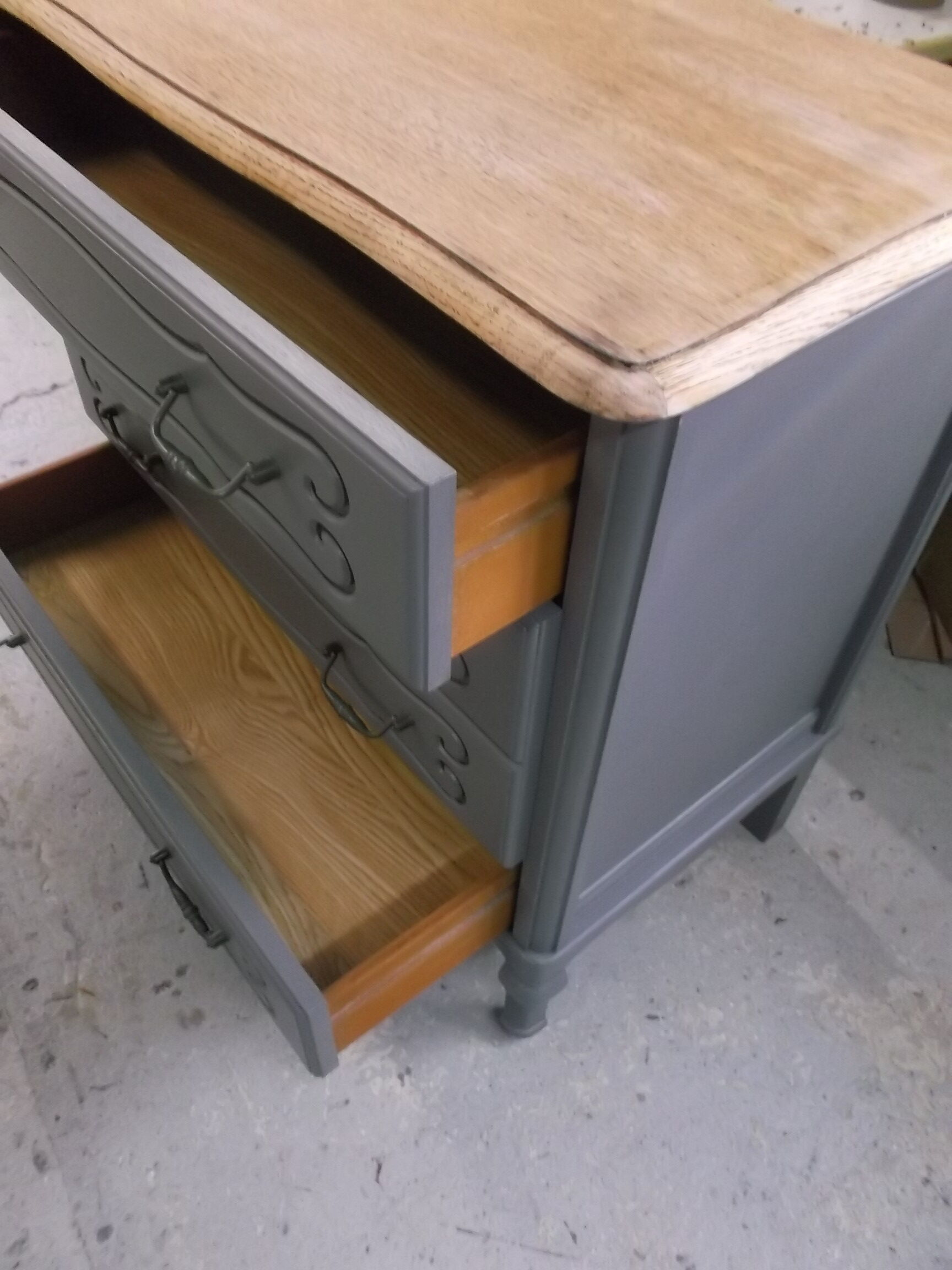 Commode ancienne, patinée, vintage