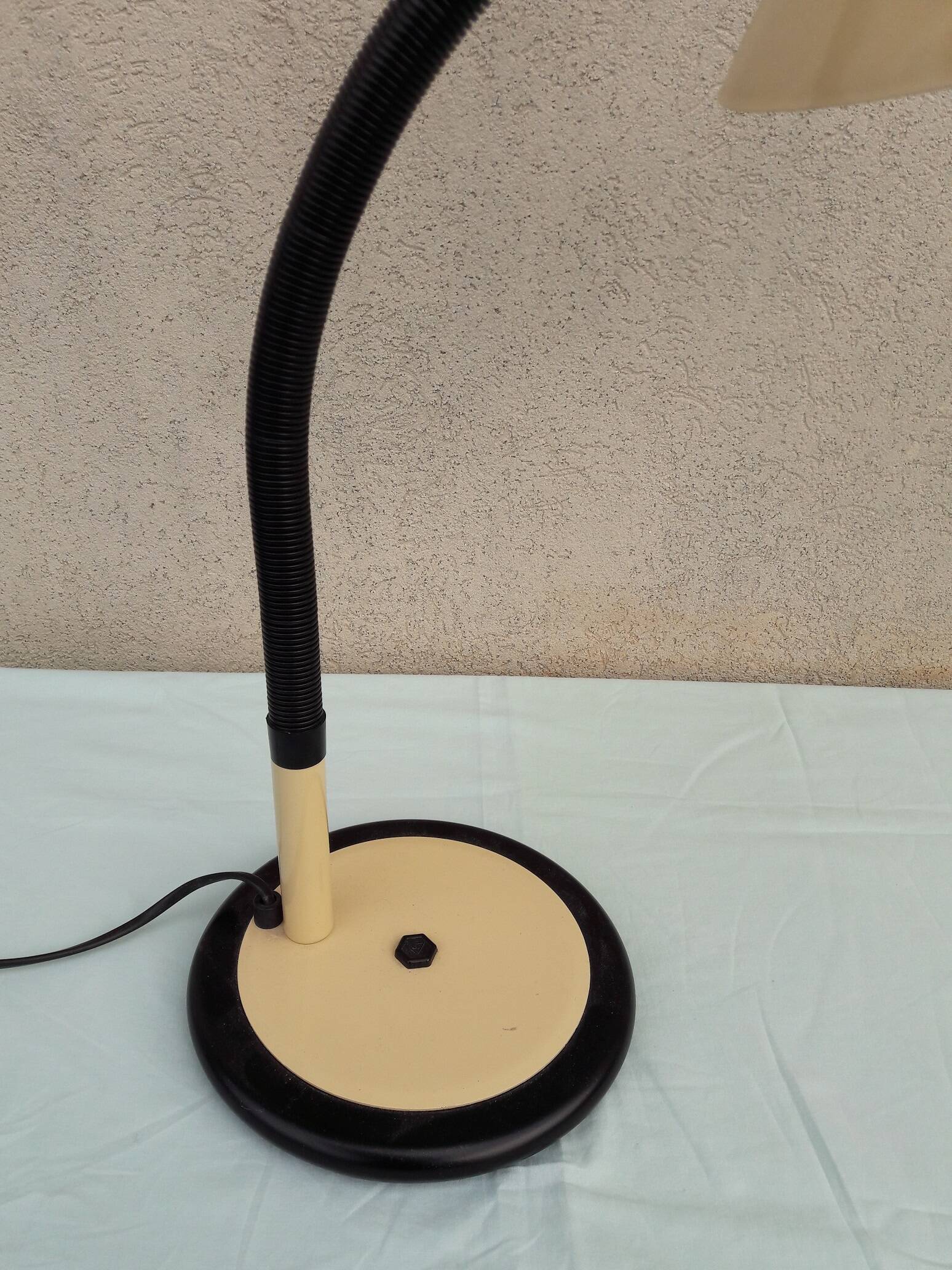 Desk lamp