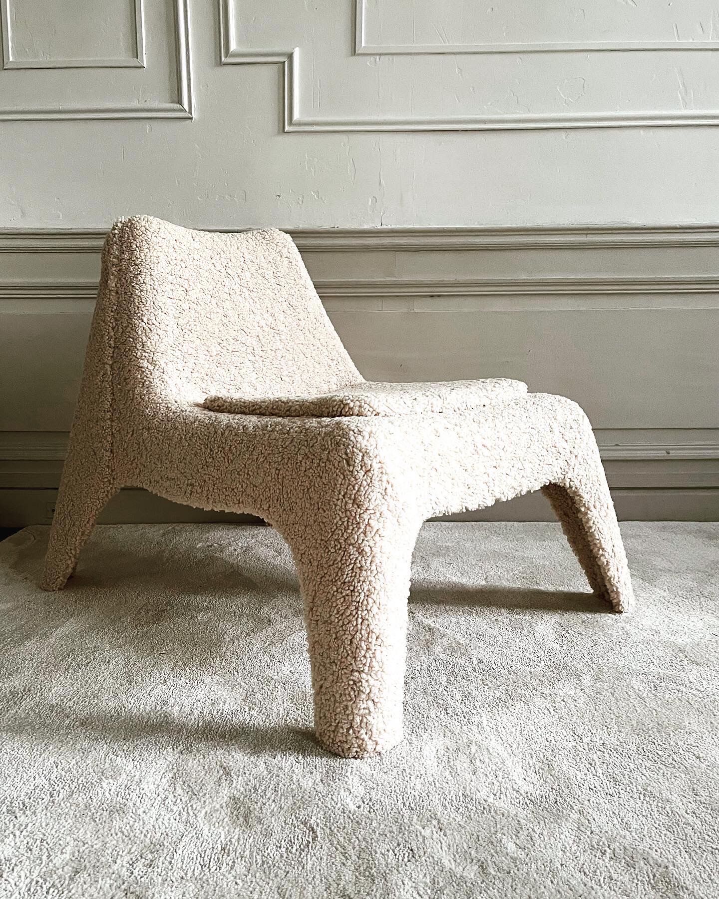 Heated chair in moumoute, sheepskin