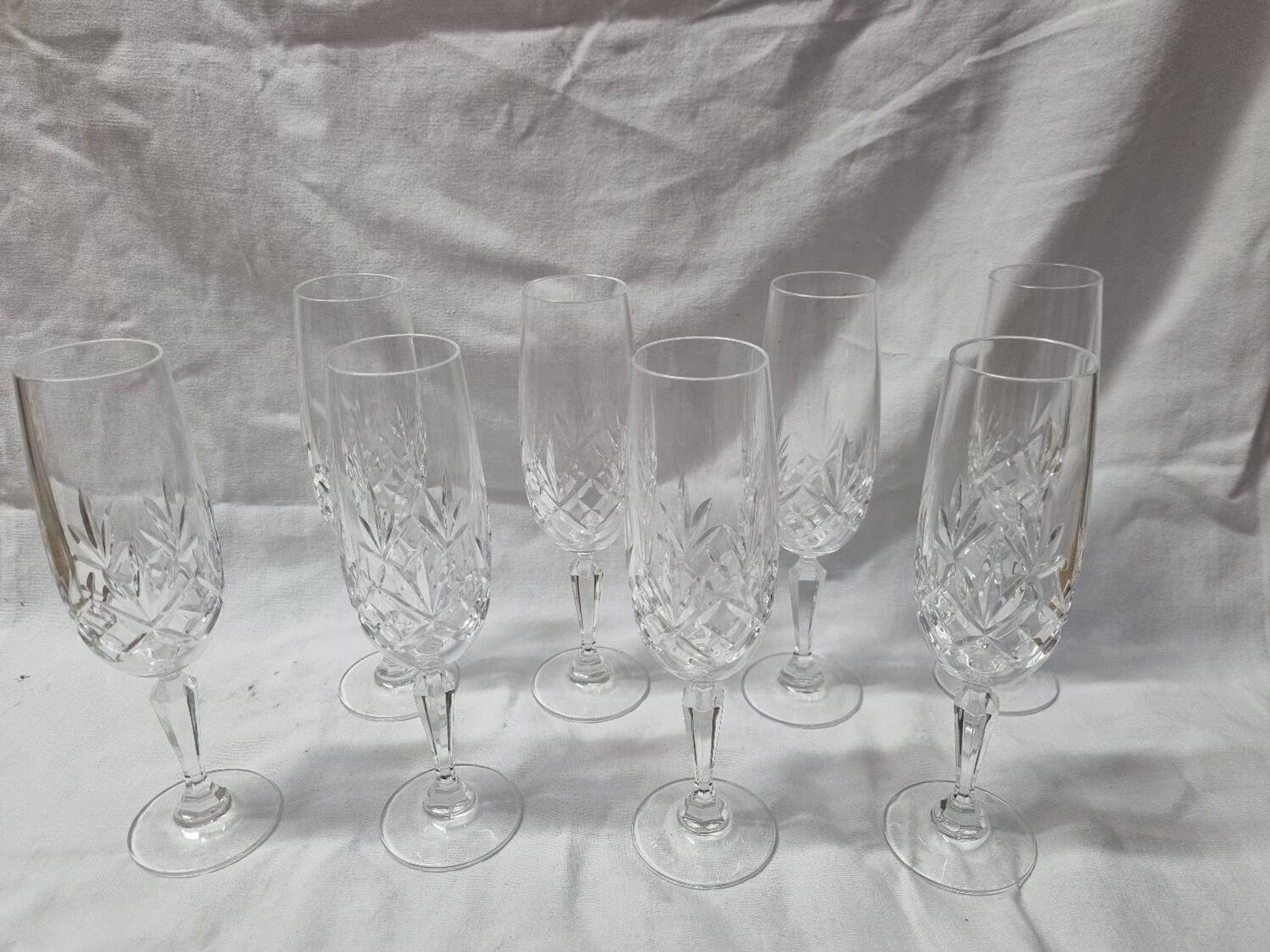 8 flutes a champagne en cristal de Bohême